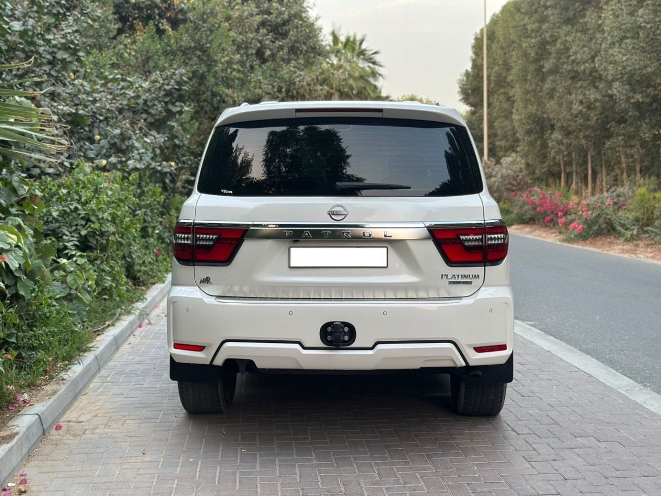 Nissan Patrol LE Platinum 5.6L | V8 400 HP | 2023 | GCC Specs | Full Options | Perfect Condition | Low Mileage