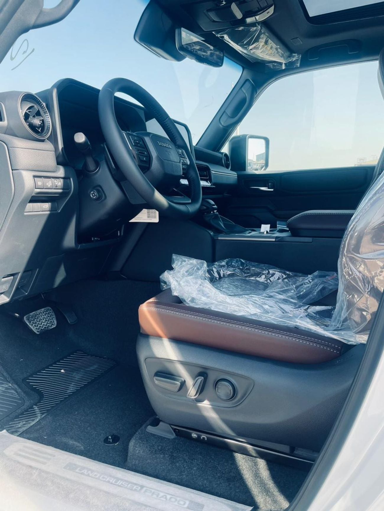 تويوتا برادو VXR Adventure Dual Tone 2.4T