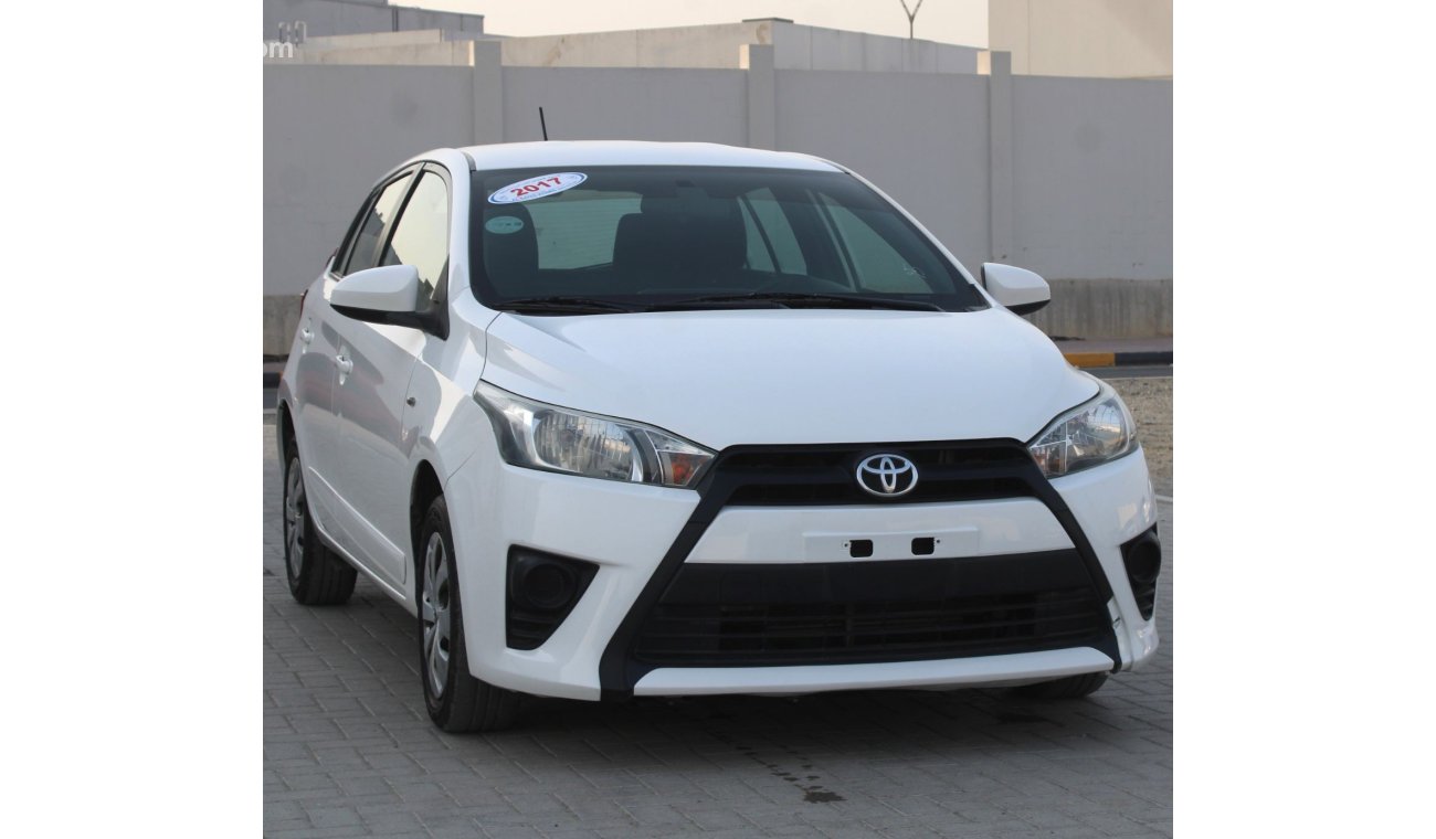 Toyota Yaris SE Toyota yaris 2017 hatchback white GCC 1.3 excellent condition without accident