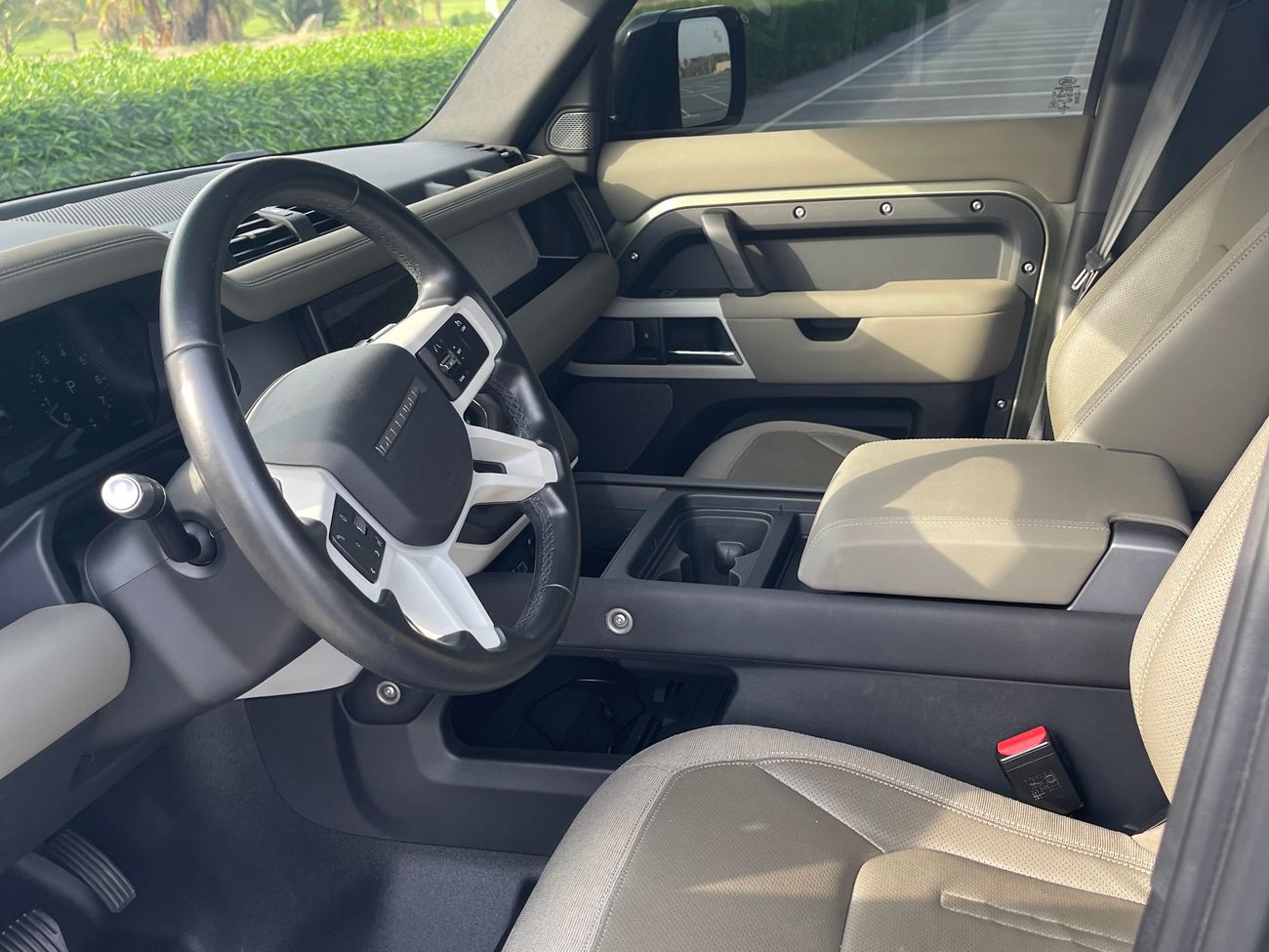 Land Rover Defender P400 SE