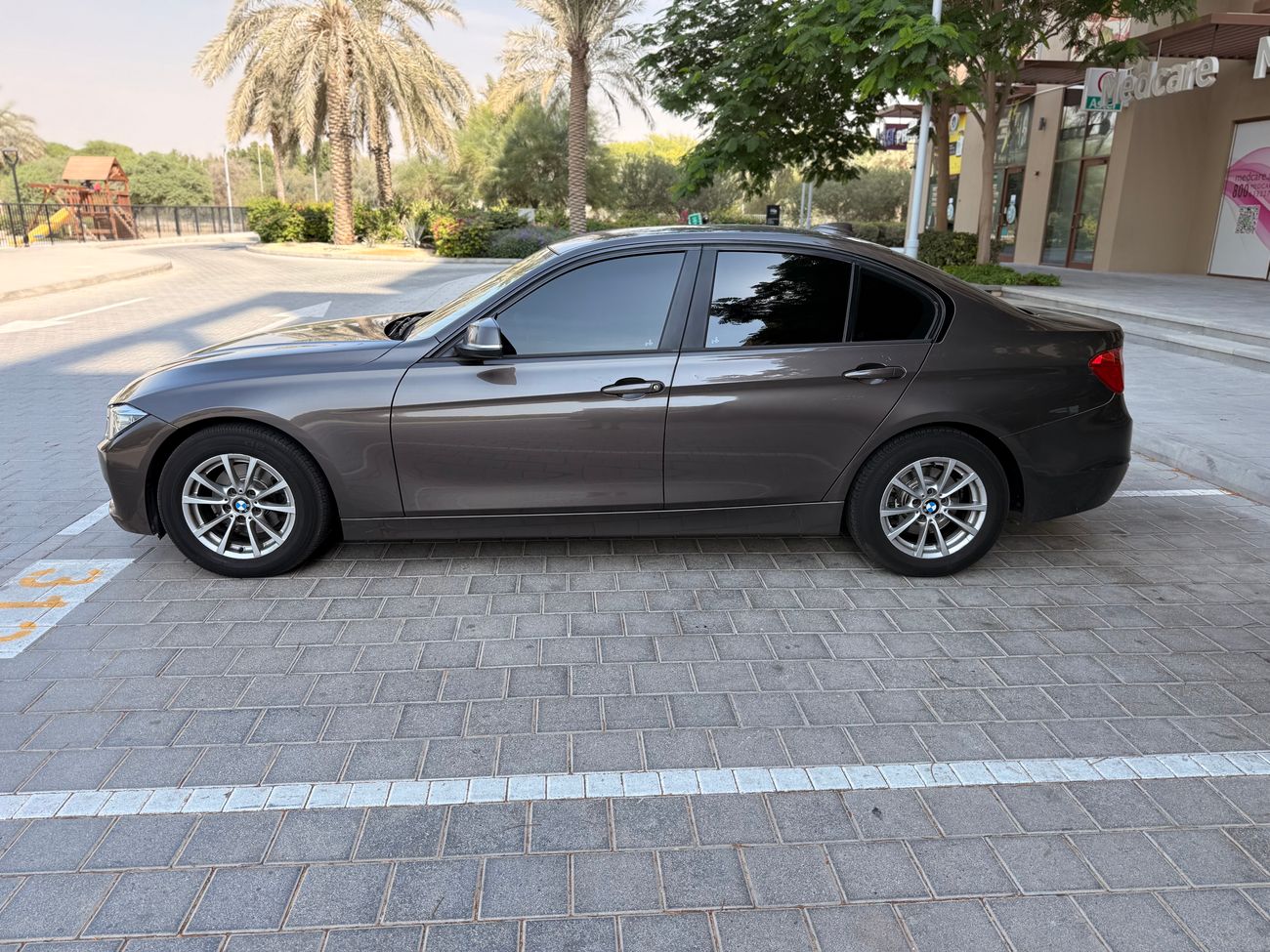 BMW 320i