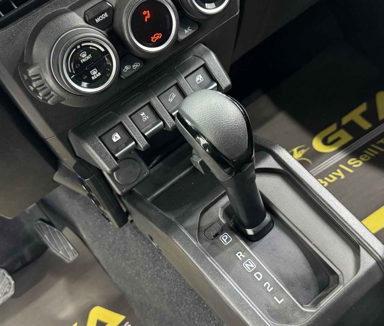 سوزوكي جيمني GL 1.5L (3-Doors) 2023 Suzuki Jimy All Grip, Nov 2028 Suzuki Warranty, Very Low Kms, G63 Kit, GCC