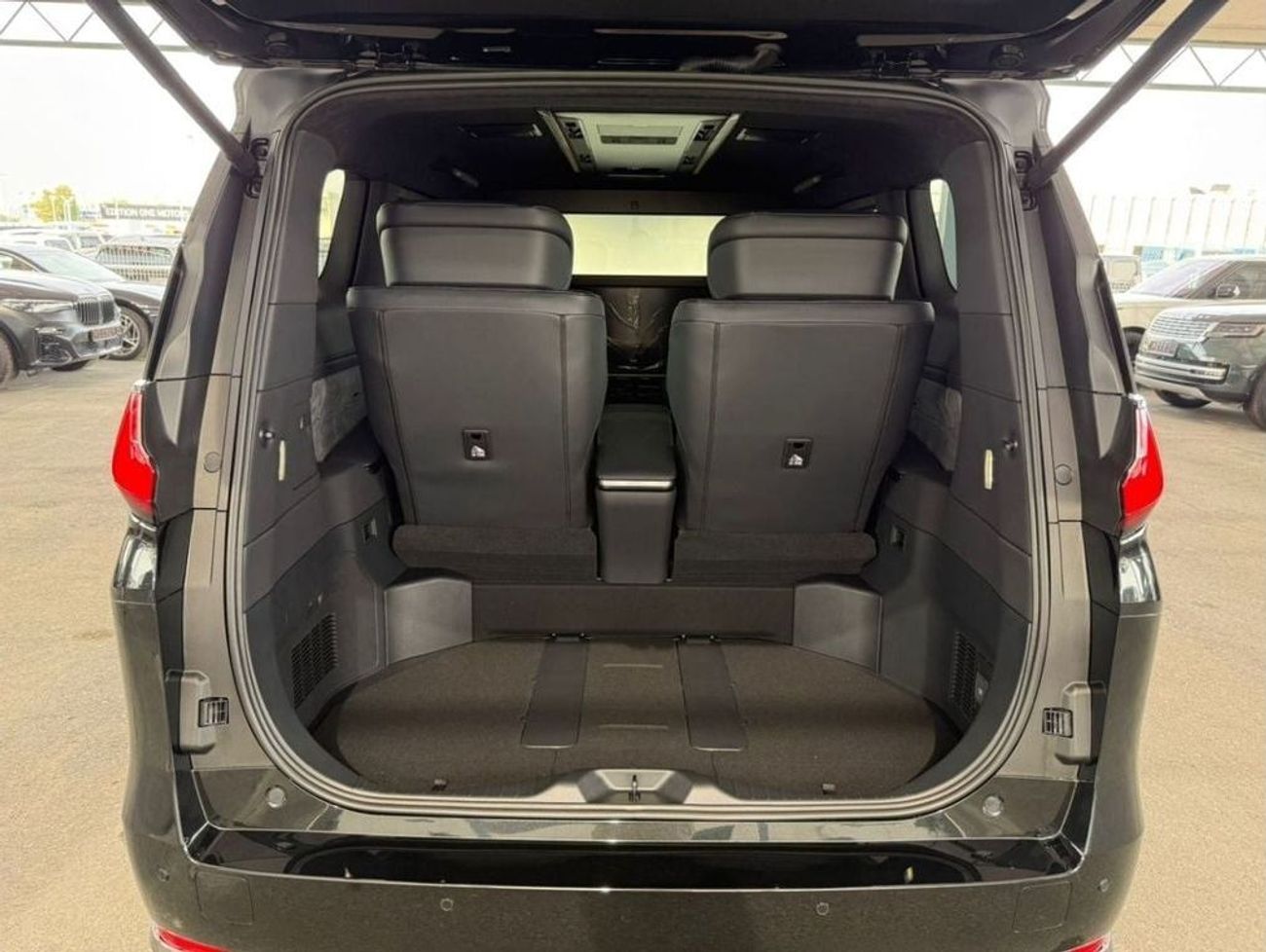 Lexus LM 350h Lexus LM 350H VIP Luxury 4-Seater AWD 2025 Model Year