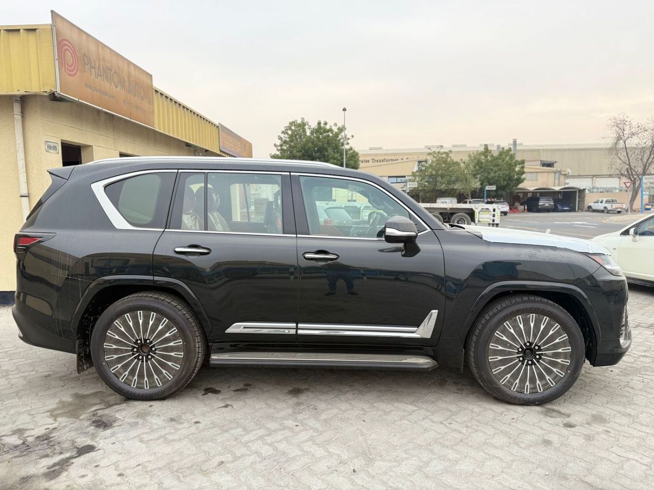 Lexus LX 600 VIP LAUNCH EDITION 3.5L