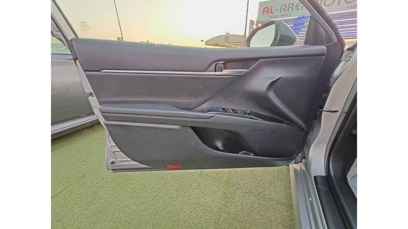 Toyota Camry LE HEV Warranty one year