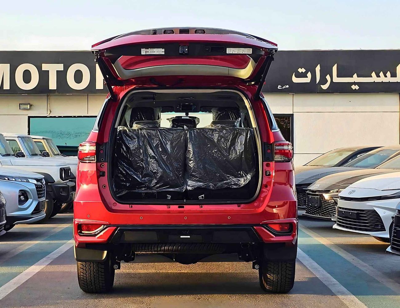 تويوتا فورتونر SR5 ADVENTURE / 4.0L V6 PETROL / PUSH START / REAR A/C (CODE # SR5DV)