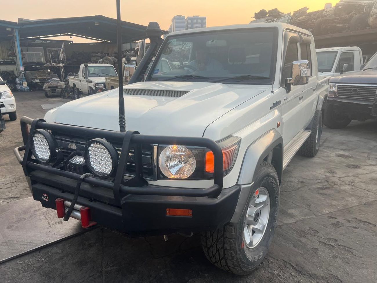 تويوتا لاند كروزر بيك آب TOYOTA LAND CRUISER PICK UP MODEL 2022 DIESEL V8 RHD