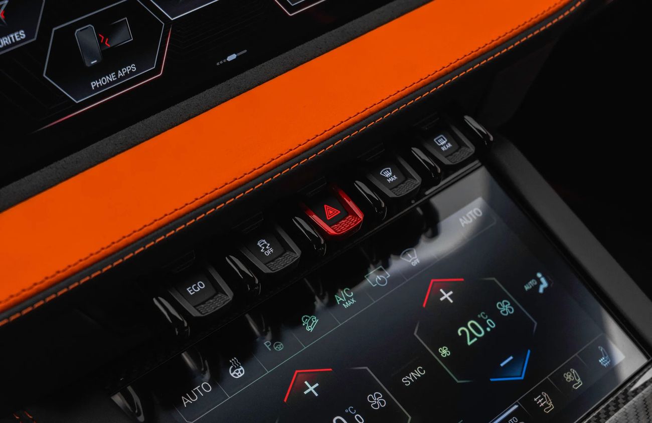 لامبورغيني اوروس 4.0L V8 Twin-Turbocharged Engine + eMotors