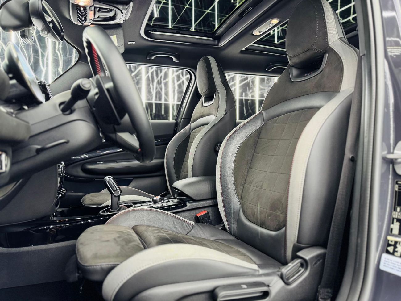 ميني جون كوبر كلوب مان 2022 MINI Clubman JCW All4, Warranty, Full Service History, Very Low Kms, 301HP