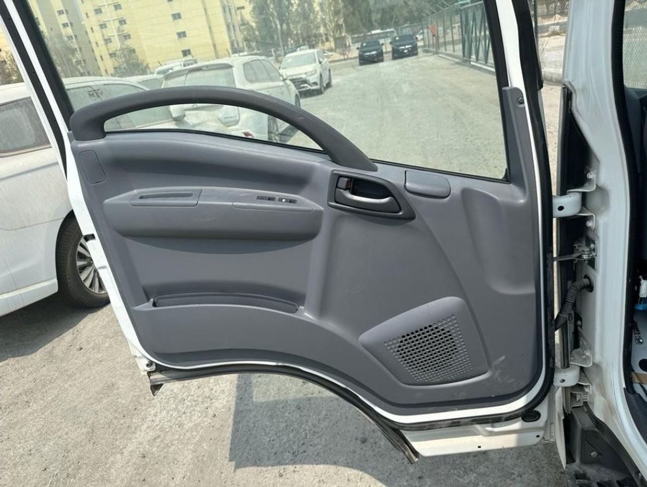 إيسوزو فوروارد Isuzu / N-Series NMR85 E22 Cab Chassis Truck 4x2 Short Wheel Base