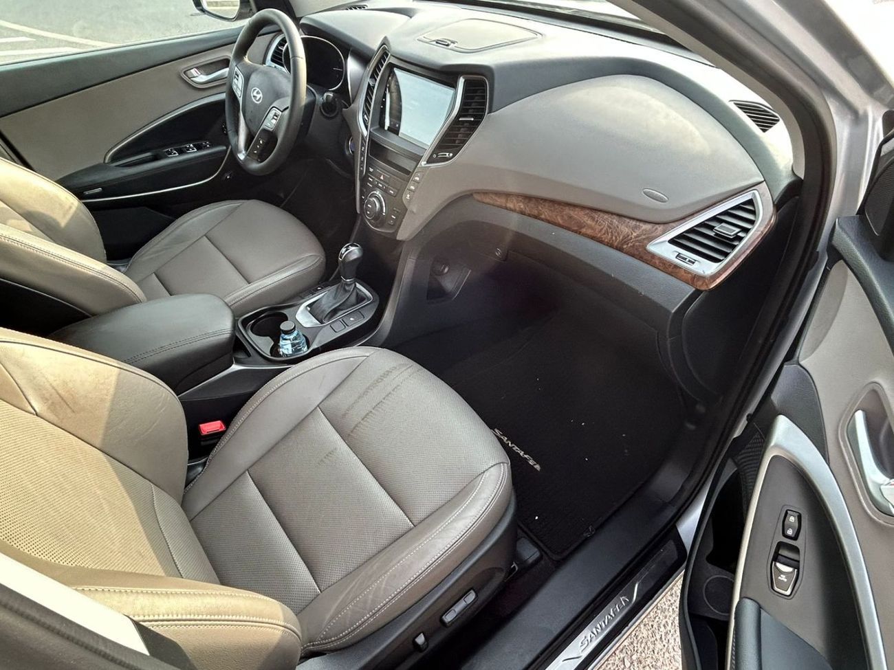 هيونداي سانتا في 2017 Hyundai Santa Fe 4x4 AWD - 3.3L V6 GDi - 7 Leather Seats - Push Start - Big Screen -