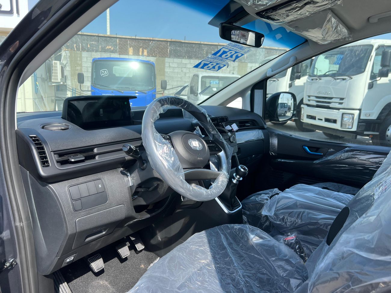 Hyundai Staria HYUNDAI STARIA 2.2 L 11 SEATS DIESEL 2025 (GCC SPECS) MANUAL