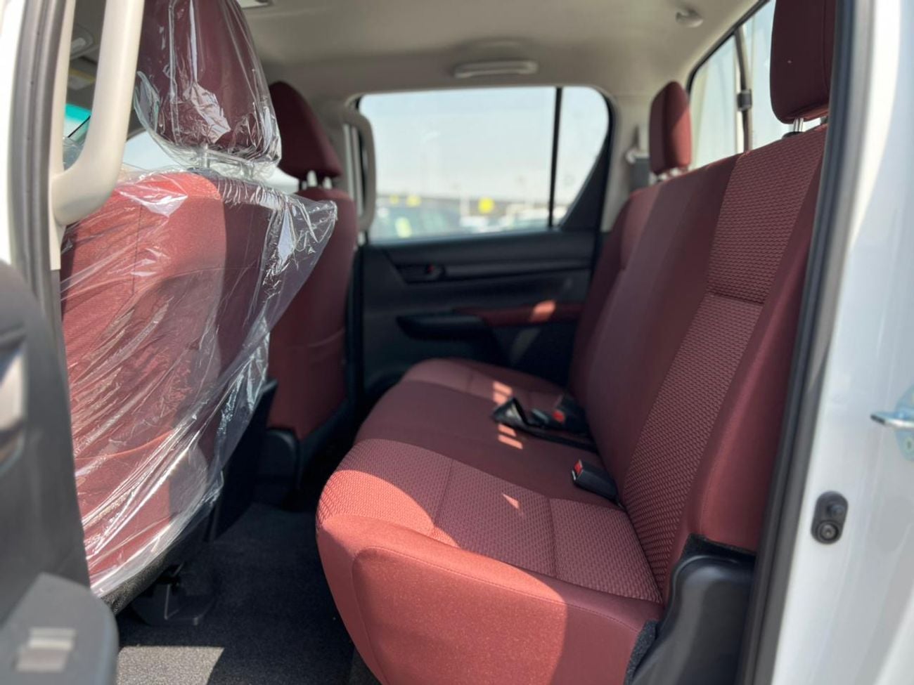 Toyota Hilux DLX EXPORT ONLY - TOYOTA HILUX 2.7L A/T (Red Interior)