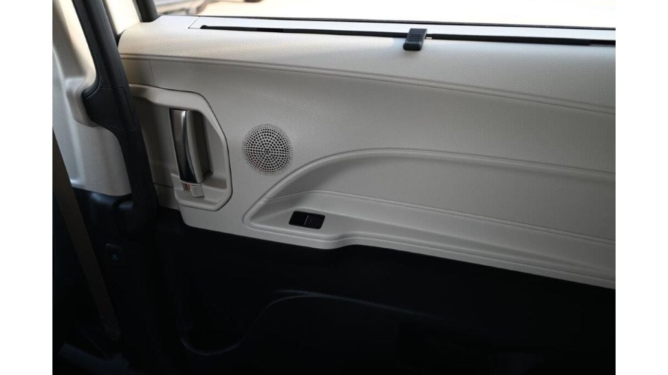 Toyota Sienna Limited 2.5L All Wheel Drive -7-Seater