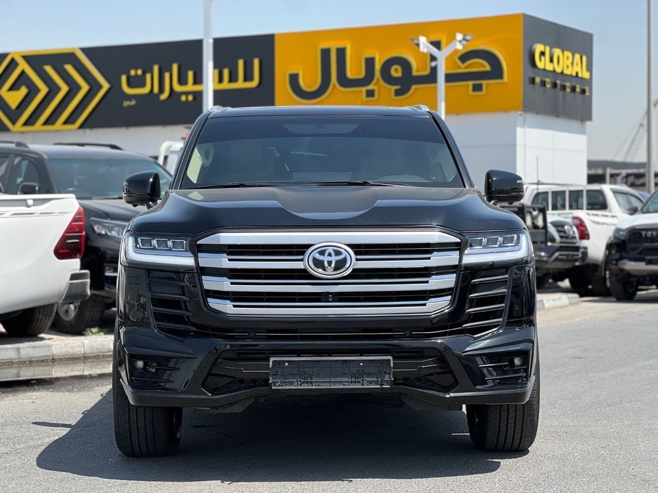 Toyota Land Cruiser GXR TOYOTA: Land Cruiser TWIN TURBO ENGINE : 3.5L 6 cylinder PETROL MODEL : 2023 COLLAR : BLACK INTERIOR