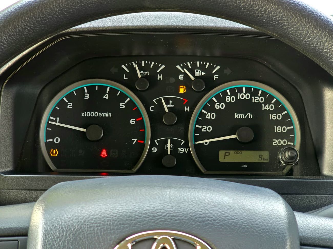 Toyota Land Cruiser LC79 DC PETROL 4.0 AT - DIFF LOCK - STD - 2025 MODEL - GRAY INSIDE GRAY - GCC SPECS