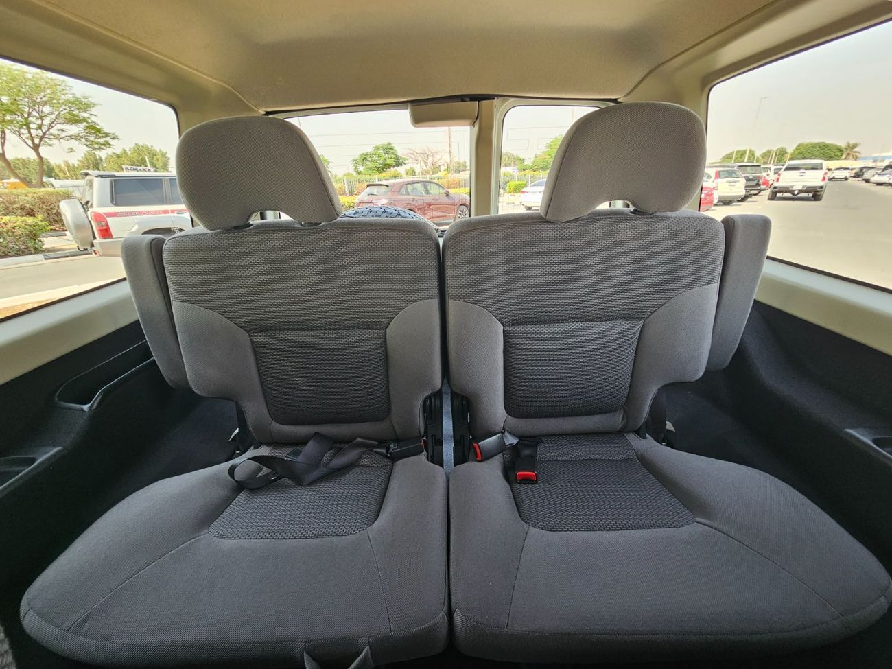 Nissan Patrol Safari GL 4.8L M/T (7 Seater)