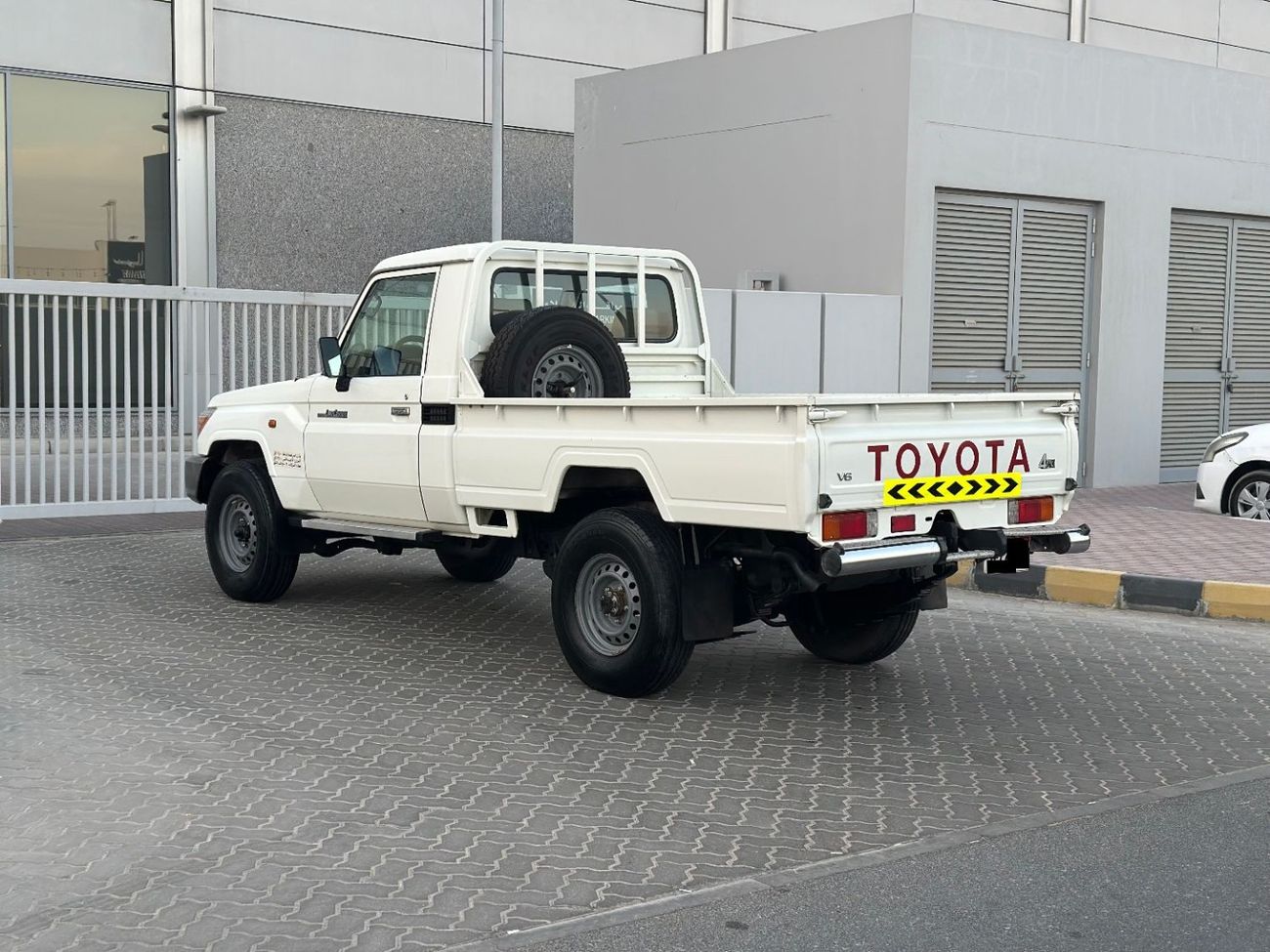 Toyota Land Cruiser Pick Up Std 4.0L Single Cab Utility 4WD