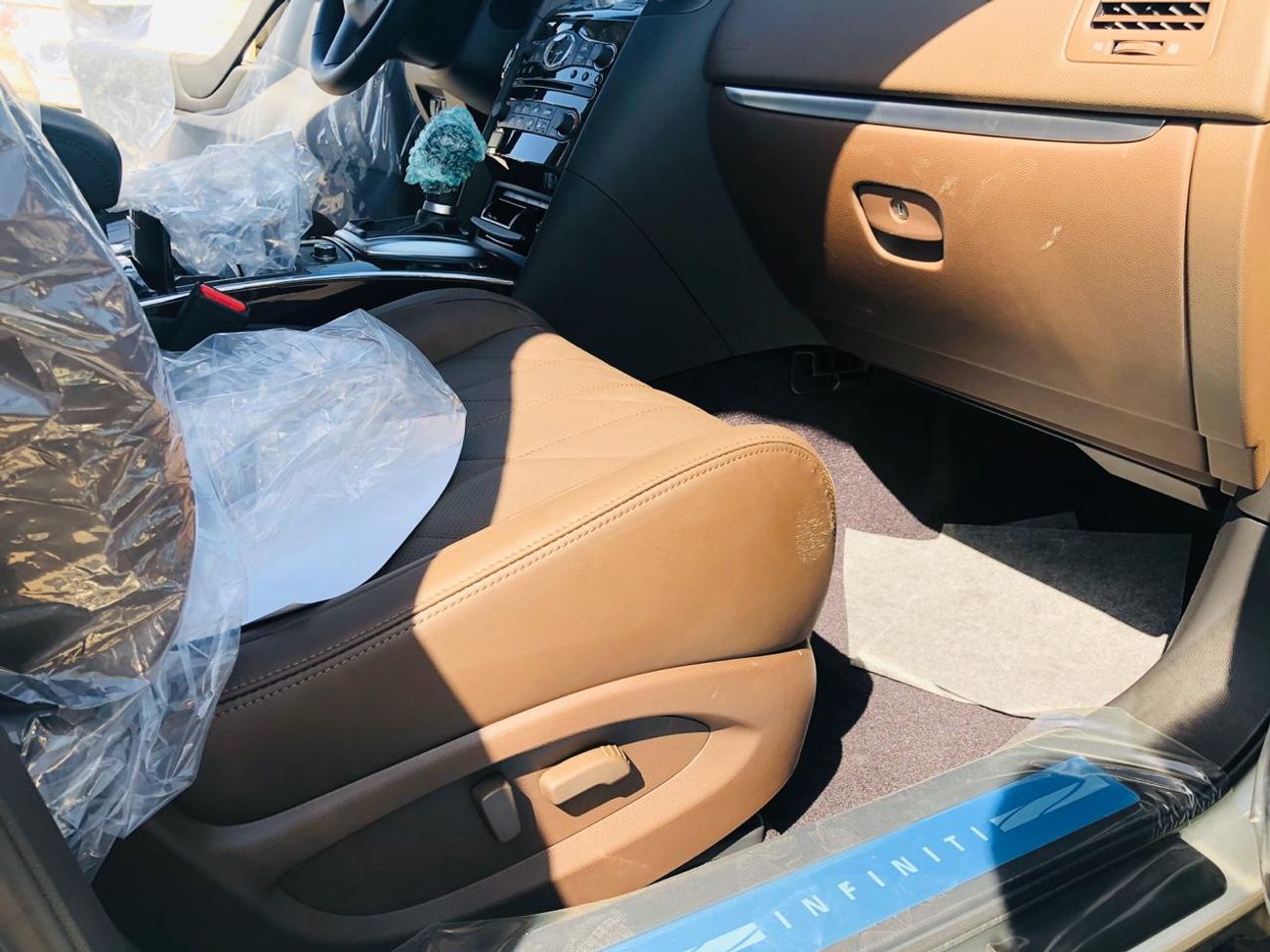 Infiniti Q70 3.7L ENGINE, FULL OPTION, POWER-MEMORY AND LEATHER SEATS, DVD&REAR CAMERA, PUSH START, CODE-IQX70