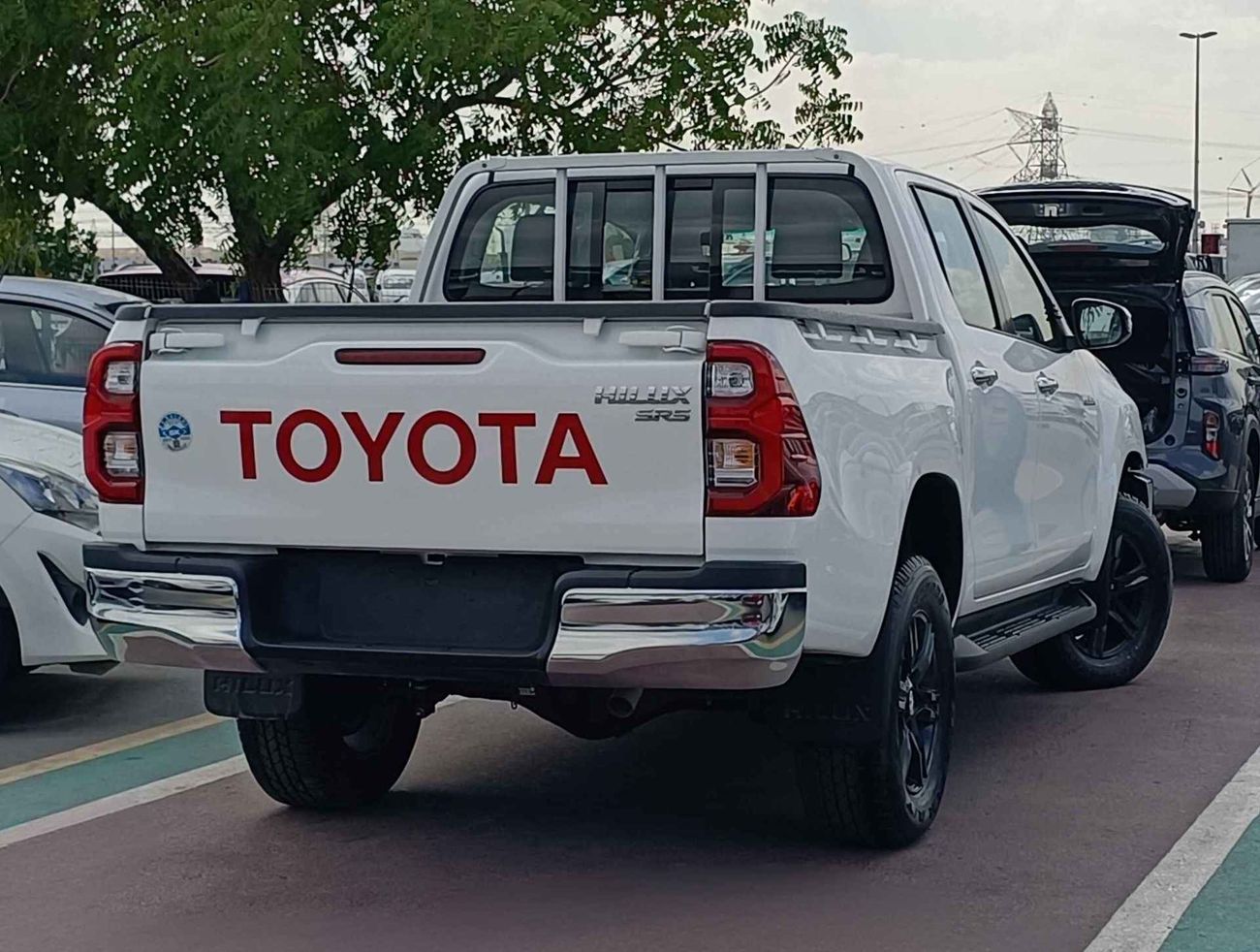 Toyota Hilux Wide Body, 2.4L Diesel, 4X4, M/T, Power lock / Windows / SPECIAL PROMOTION (CODE # HDDWMM2)