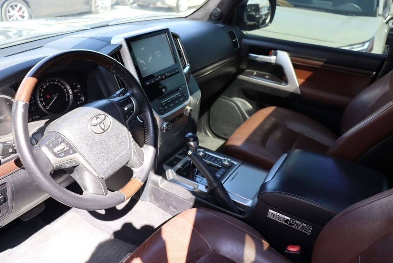تويوتا لاند كروزر VXR 5.7L 4WD Toyota Land Cruiser VX.R 5.7L / 2018 / GCC / Original Paint