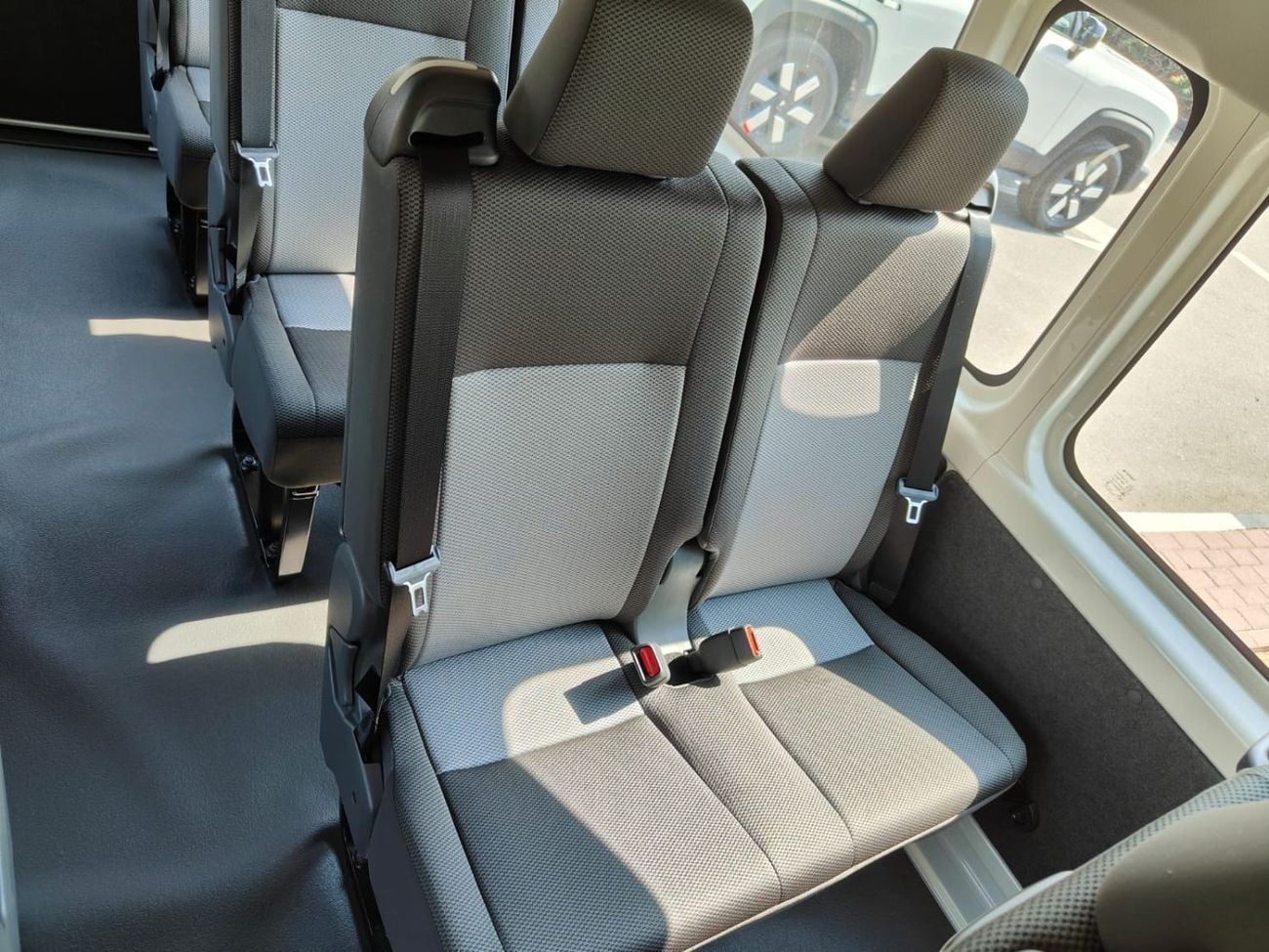 تويوتا هاياس 2026 Toyota Hiace DX 13-Seater 3.5L V6 Petrol M/T (3-Point Seatbelts) For Local