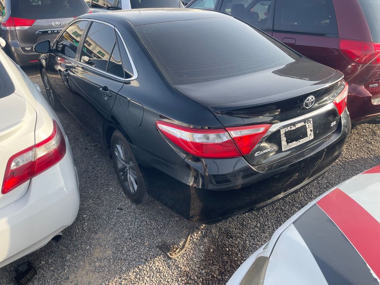 Toyota Camry SE 2.5L (181 HP)