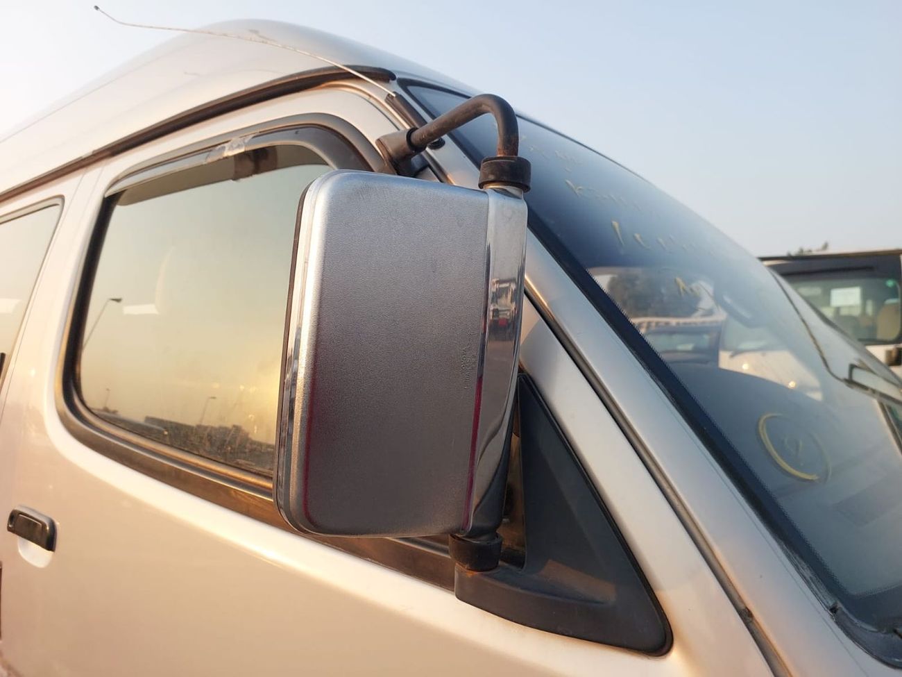 تويوتا هاياس TOYOTA HIACE VAN RHD 1996 MODEL 2.9 L DIESEL AUTOMATIC(PM04144)