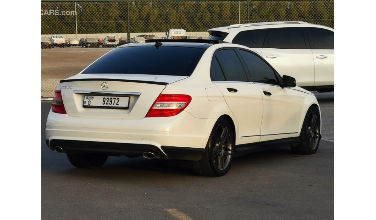 Mercedes-Benz C 300 2010 Gcc Specefecation Very Clean Inside And Out Side Without Accedent