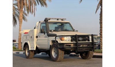 Toyota Land Cruiser Pick Up 4.0L PTR M/T // 2023 // WITH CRANE , DIFF LOCK // SPECIAL OFFER // BY FORMULA AUTO // FOR EXPORT