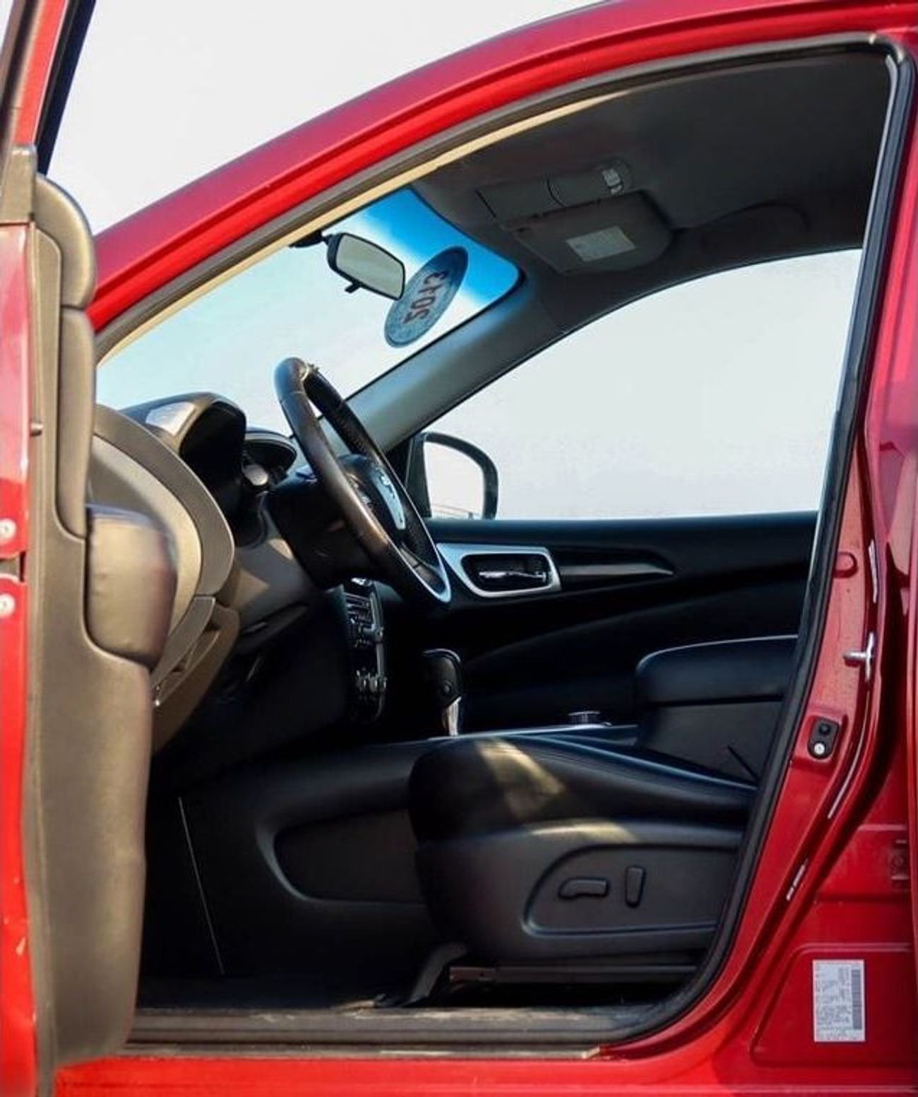 Nissan Pathfinder SV 3.5L (271 HP) nissan pathfinder 2013 American in excellent condition