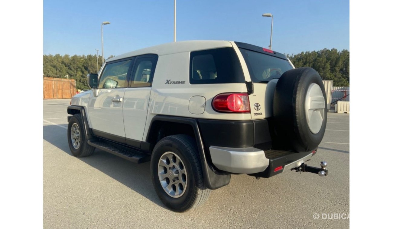 Toyota FJ Cruiser Toyota FJ model 2011 GCC very Celen car  Km230.000 price 52,000 m00971545994592