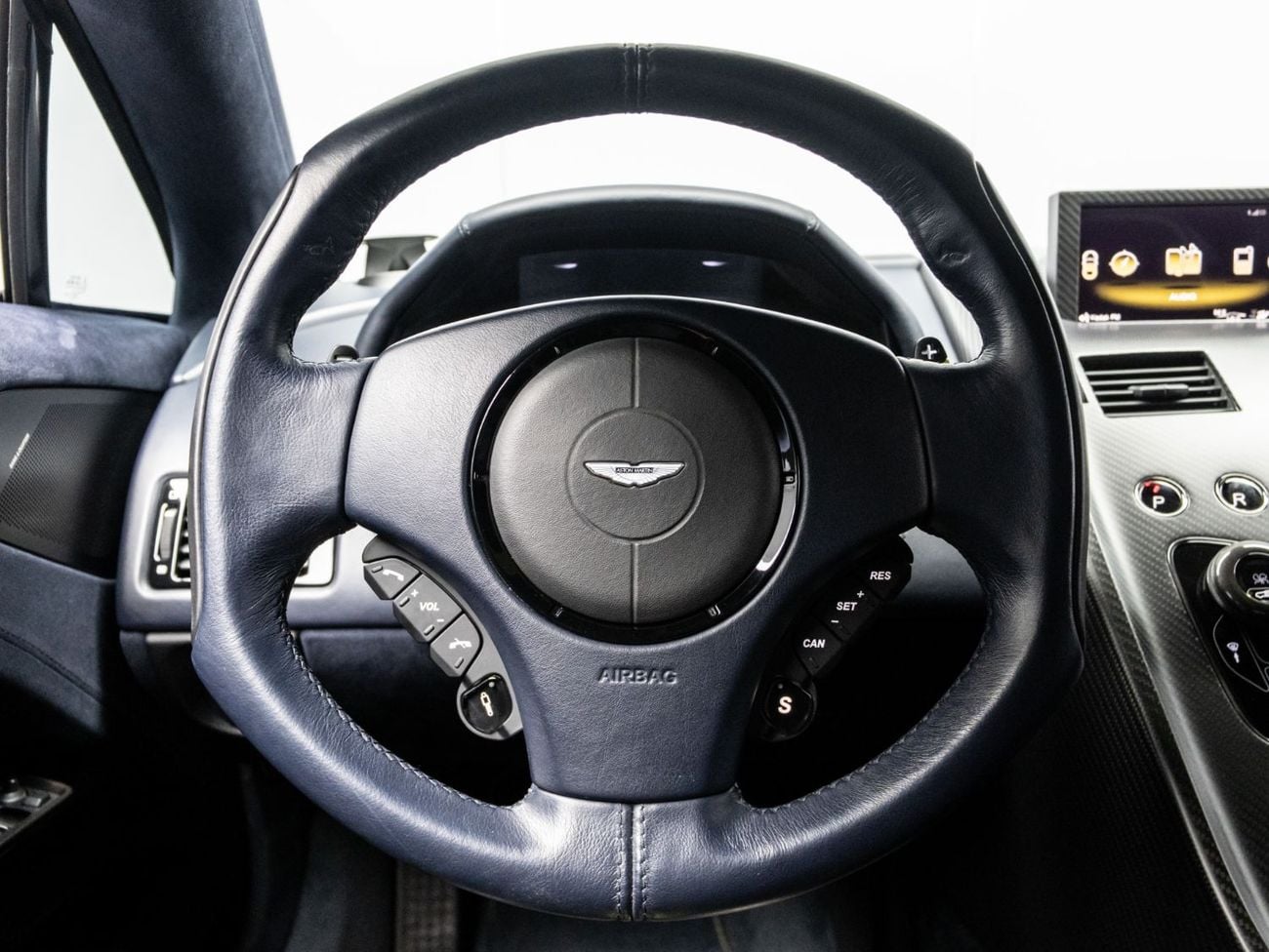 أستون مارتن رابيد AMR