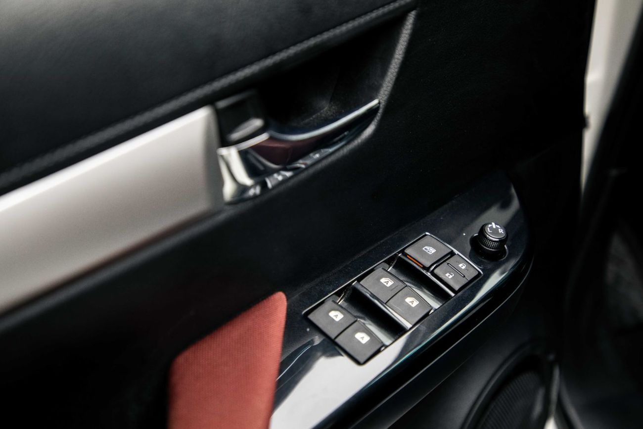 تويوتا هيلوكس HI 2.7L – White Inside Maroon | Export Only