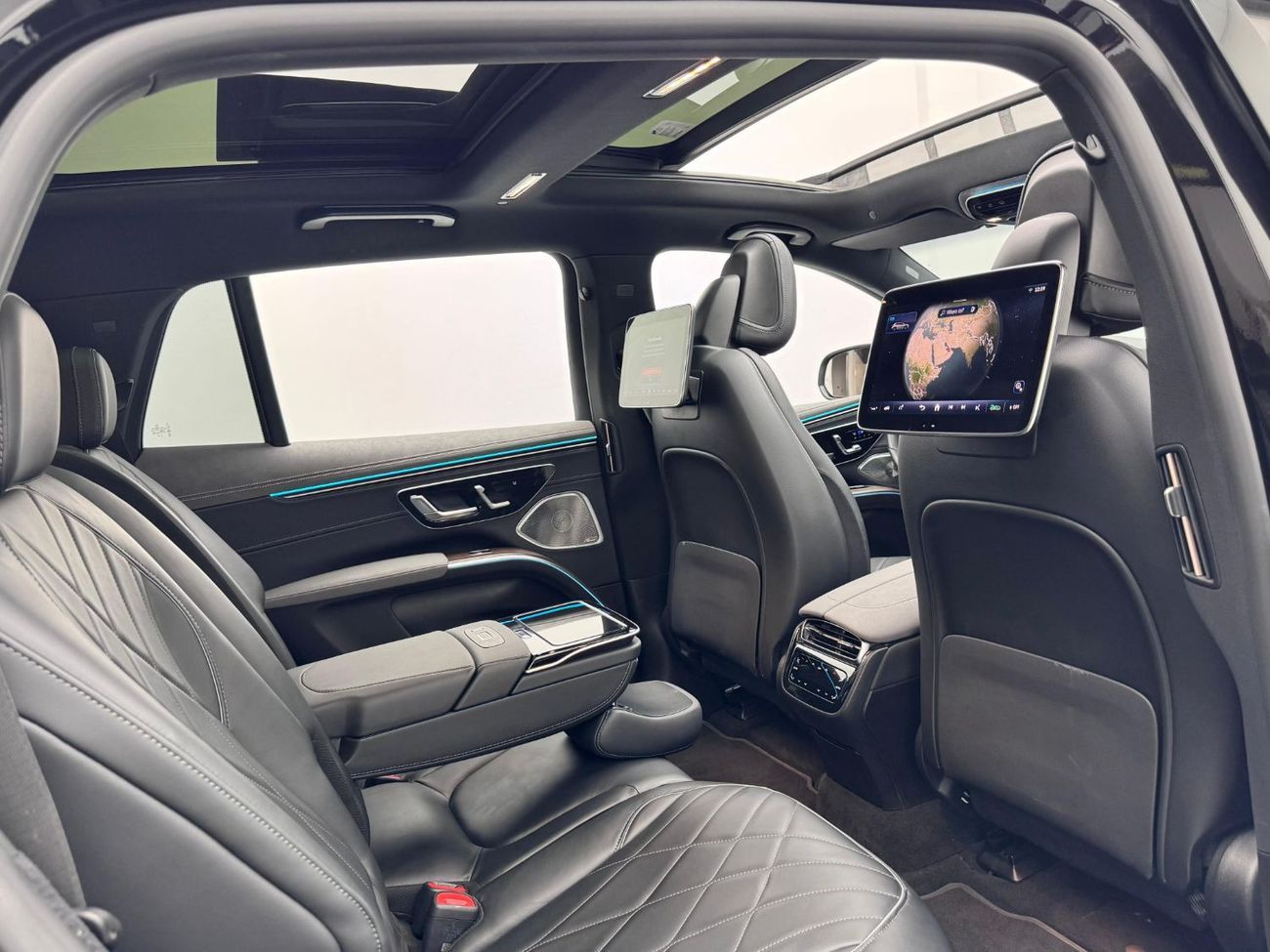 Mercedes-Benz EQS 580 2023 Mercedes-Benz EQS 580 4matc, Warranty, Excellent Condition, Low Km