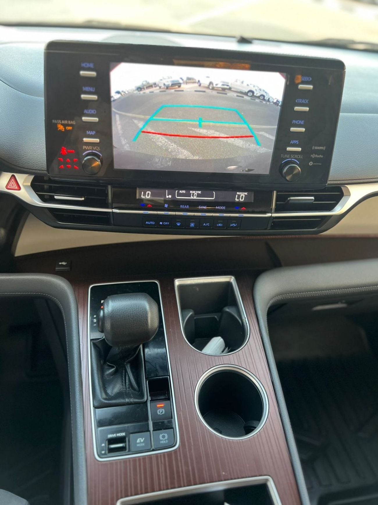 Toyota Sienna LE (NON GCC) 2021 Toyota Sienna Hybrid 2.5L V4 - 7 Seater Doors Full Auto With Radar -