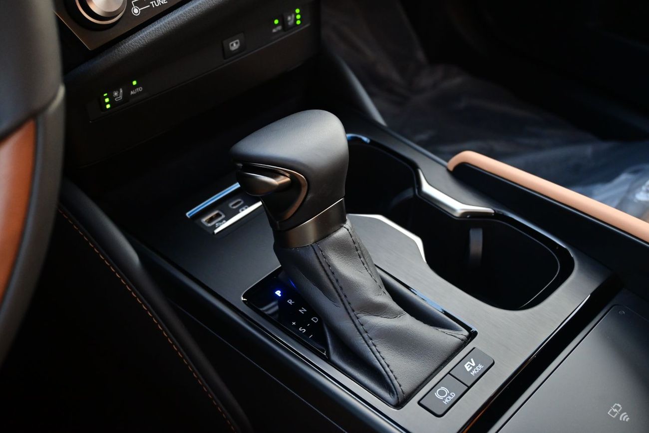 Lexus ES300h Lexus ES300H 2.5L Hybrid, Color Black Model 2024