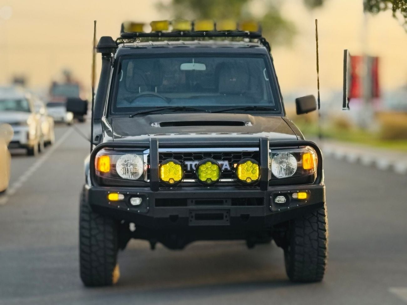 Toyota Land Cruiser Pick Up LX WINCH Toyota Land Cruiser pickup single cabin 2014 v8 diesel RHD