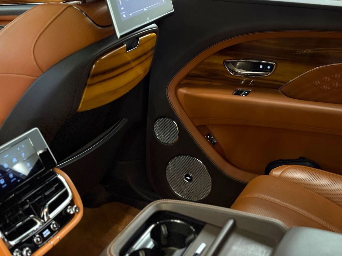 Bentley Bentayga AZURE AED 11,660 P.M | 0% DOWN PAYMENT | BENTLEY BENTAYGA AZURE FIRST EDITION | 4.0L V8 | FULL AGENCY SERV