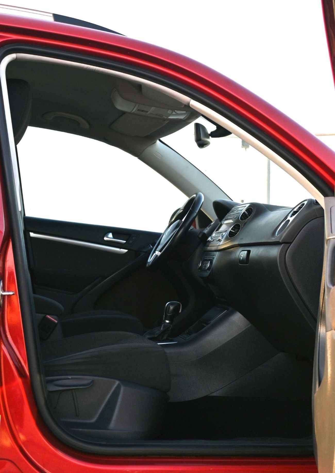 Volkswagen Tiguan VOLKSWAGEN TIGUAN GCC  SE 2.0L IN EXCELLENT CONDITION