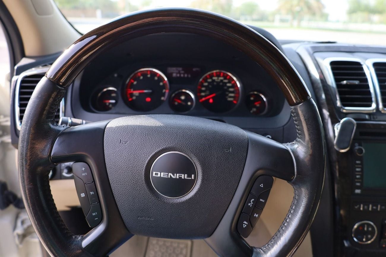 GMC Acadia DENALI