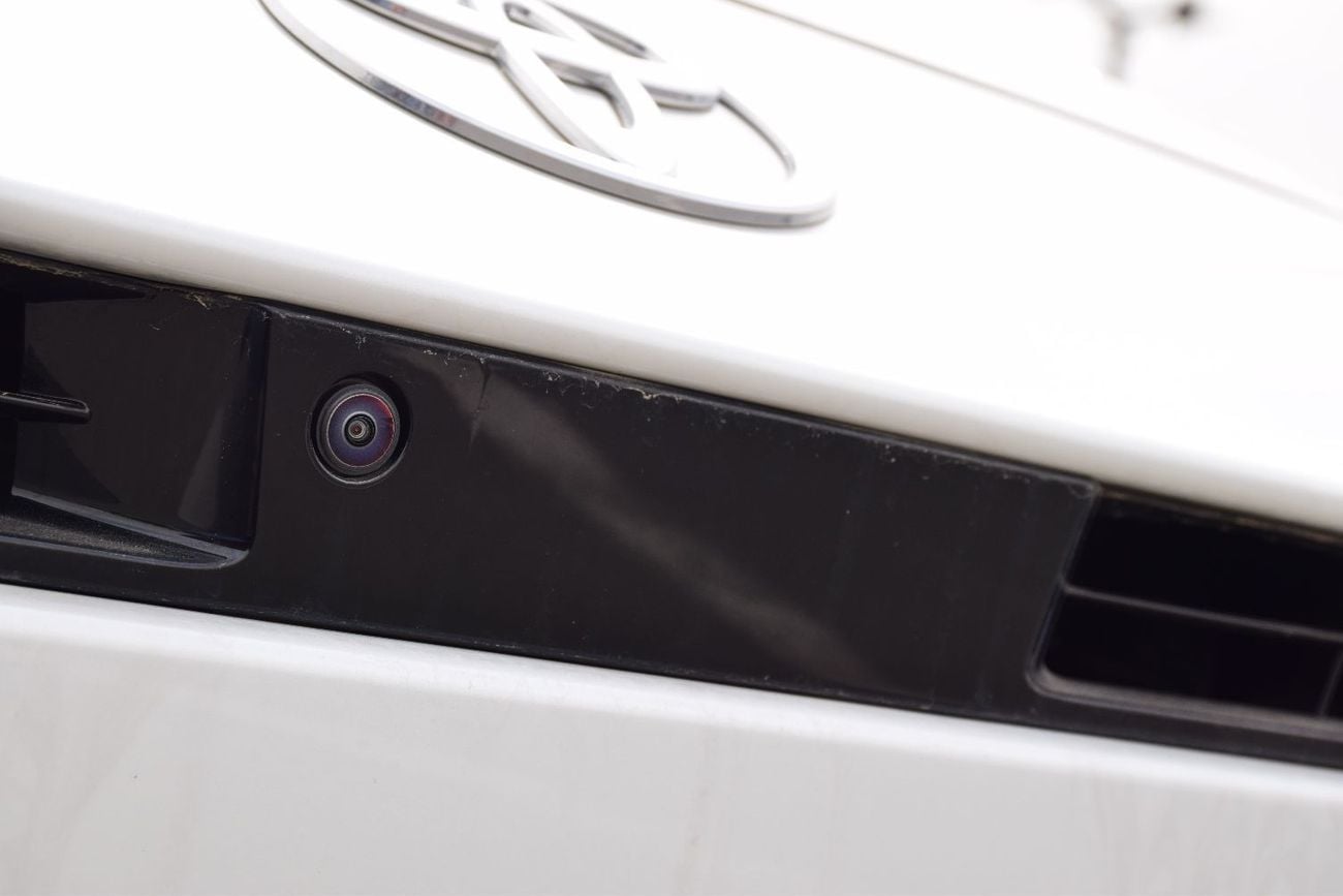 Toyota Camry Higher Trim With 5 Camera and panoramic roof