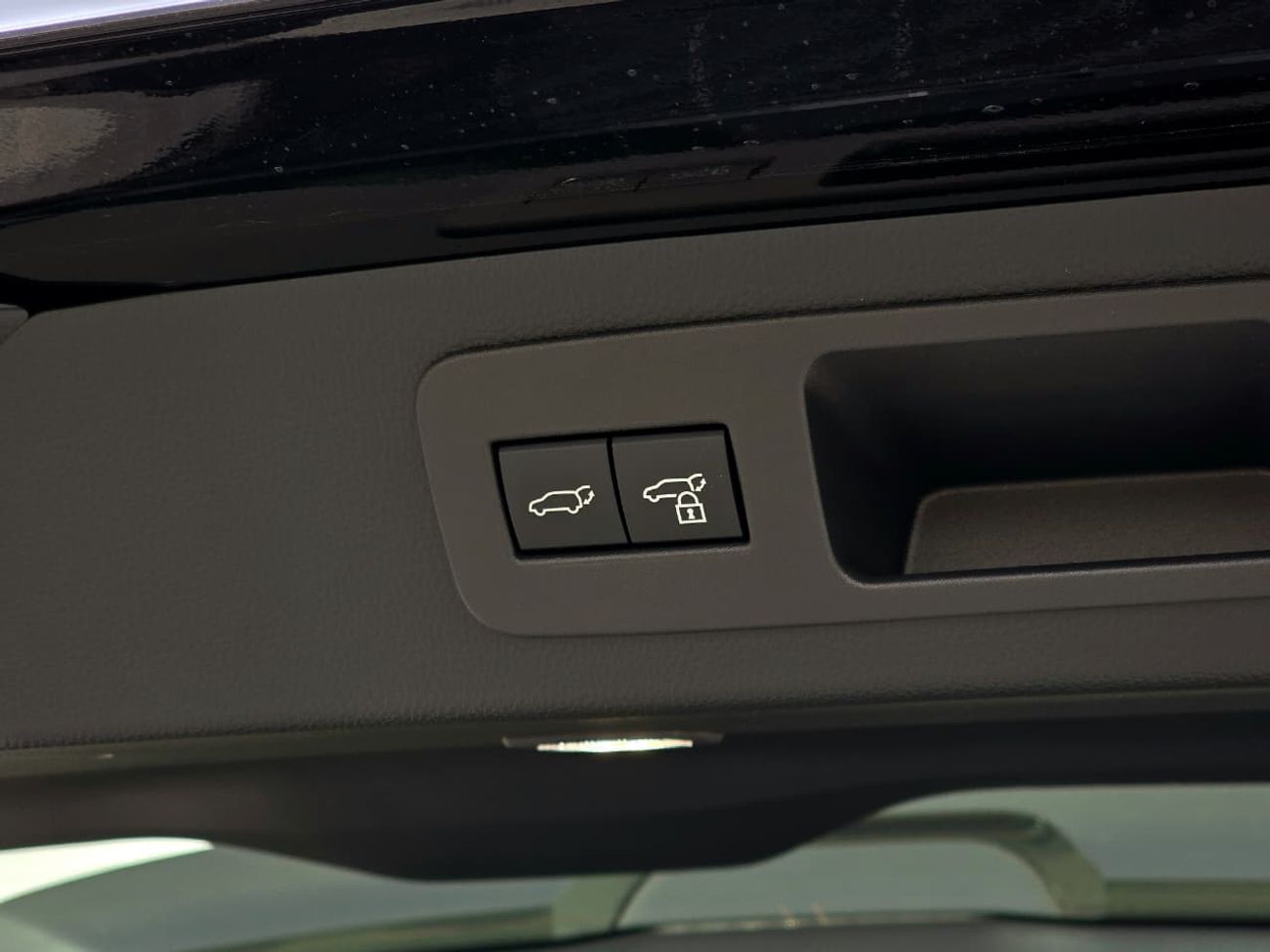 Toyota Land Cruiser LC300 GXR 4.0 - HIGH OPTIONS - WITHOUT RADAR - 2025 MODEL - BLACK INSIDE BLACK - GCC SPECS