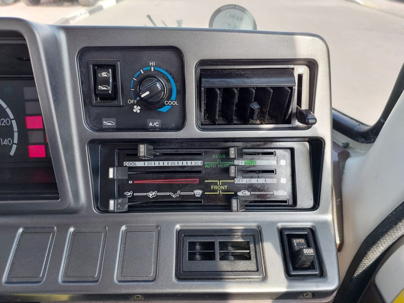 Toyota Coaster TOYOTA COASTER BUS RHD 1992 MODEL 3.7 L DIESEL AUTOMATIC(PM04275)