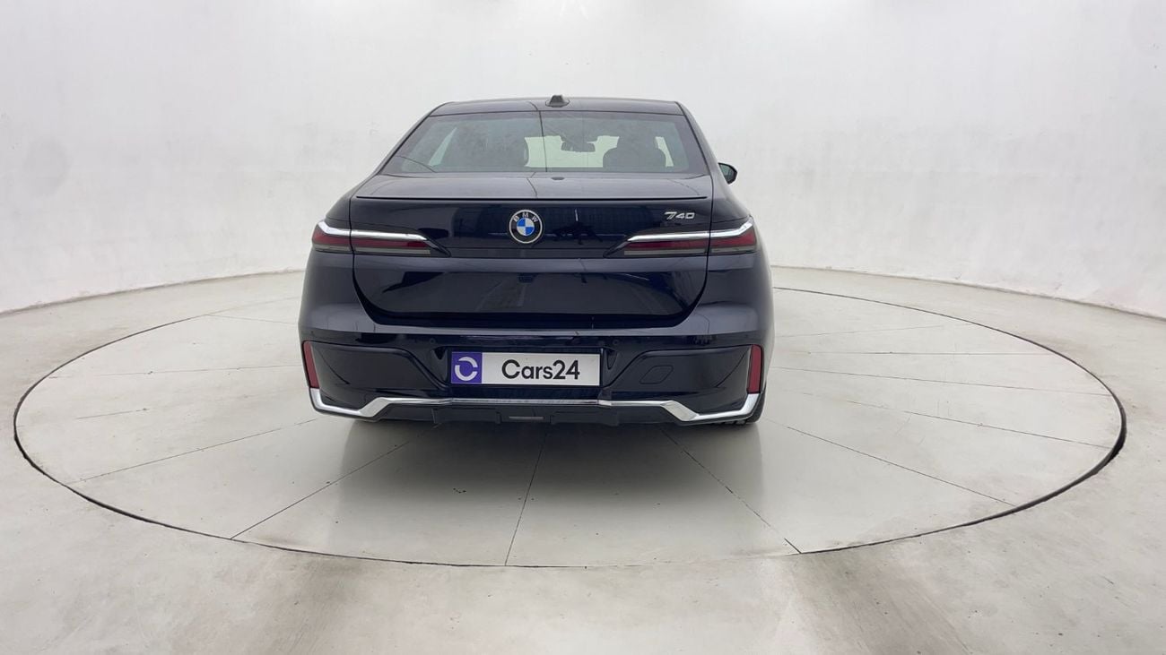 بي أم دبليو 740i 3L 2023 | 0 DP | 3942/Month | 30 Day Return | Service History