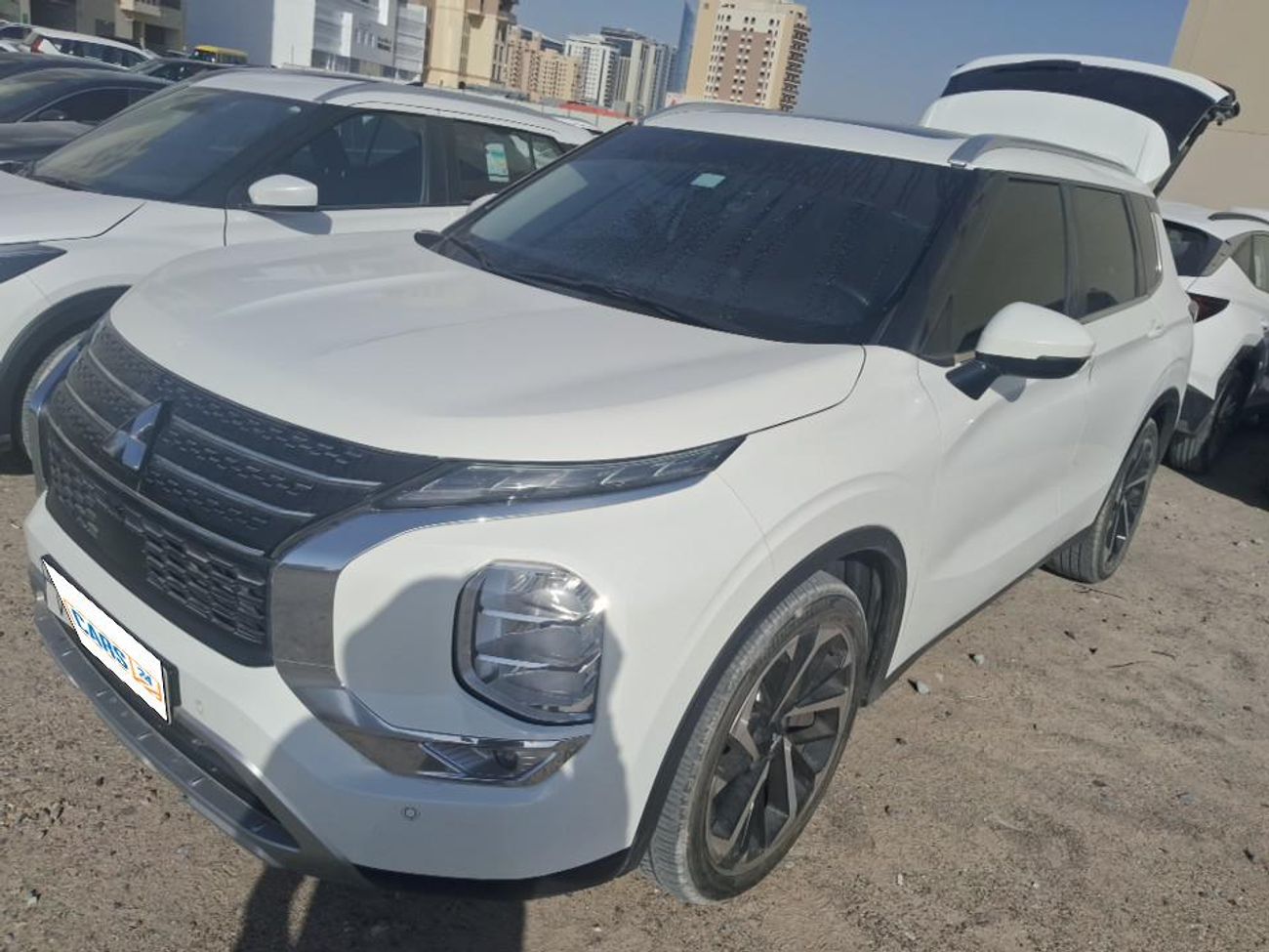 ميتسوبيشي آوتلاندر PREMIUM 2.4 | بدون دفعة مقدمة | اختبار القيادة في المنزل