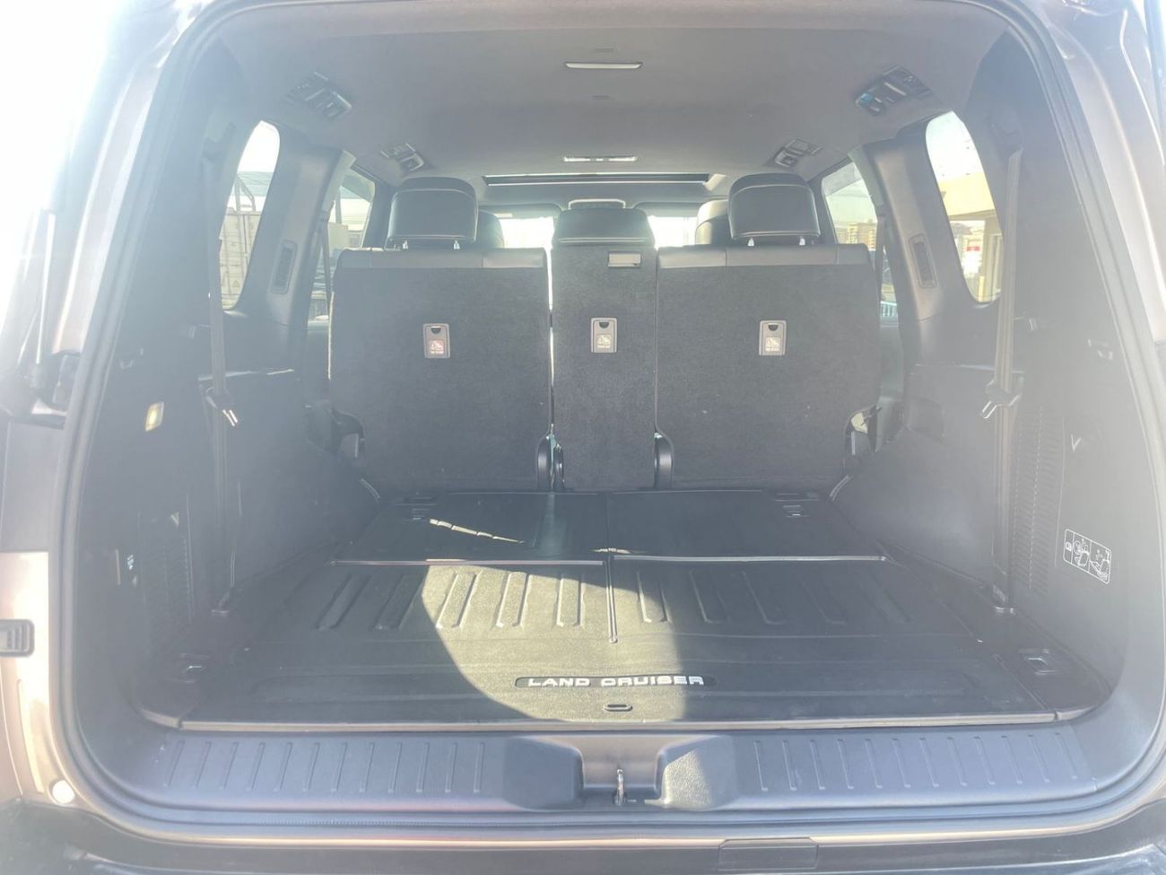 تويوتا لاند كروزر DIESEL 3,346 LITER ,RIGHT HAND DRIVE ONLY FOR EXPORT AVAILABLE