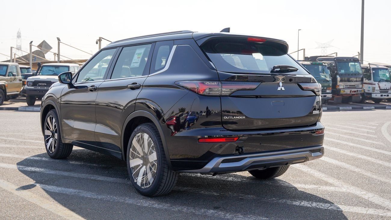 ميتسوبيشي آوتلاندر جديد كلياً 2026 ميتسوبيشي أوتلاندر بريميوم (G09) 2.5 لتر | SUV بـ 7 مقاعد | مواصفات GCC | مخصص للتصد
