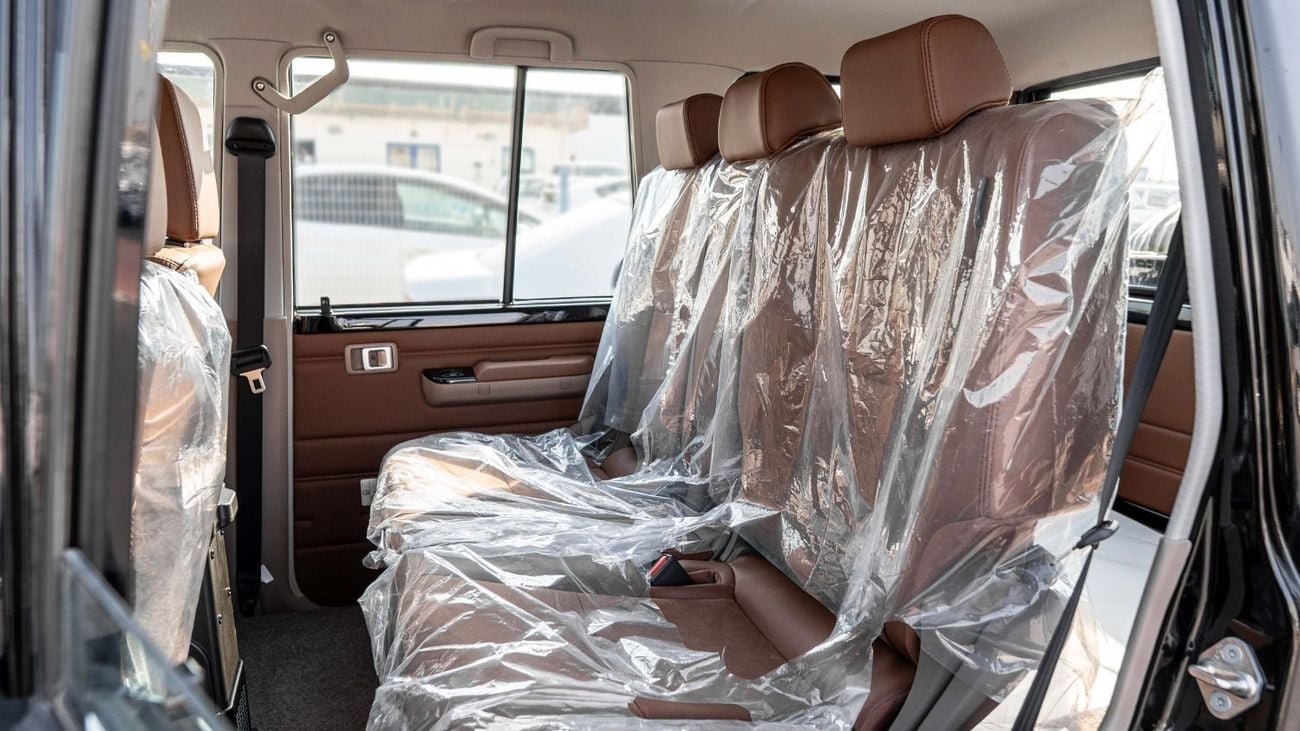 Toyota Land Cruiser 70 2025 Toyota Land Cruiser LC 76 2.8L AT Diesel (Black-Brown)