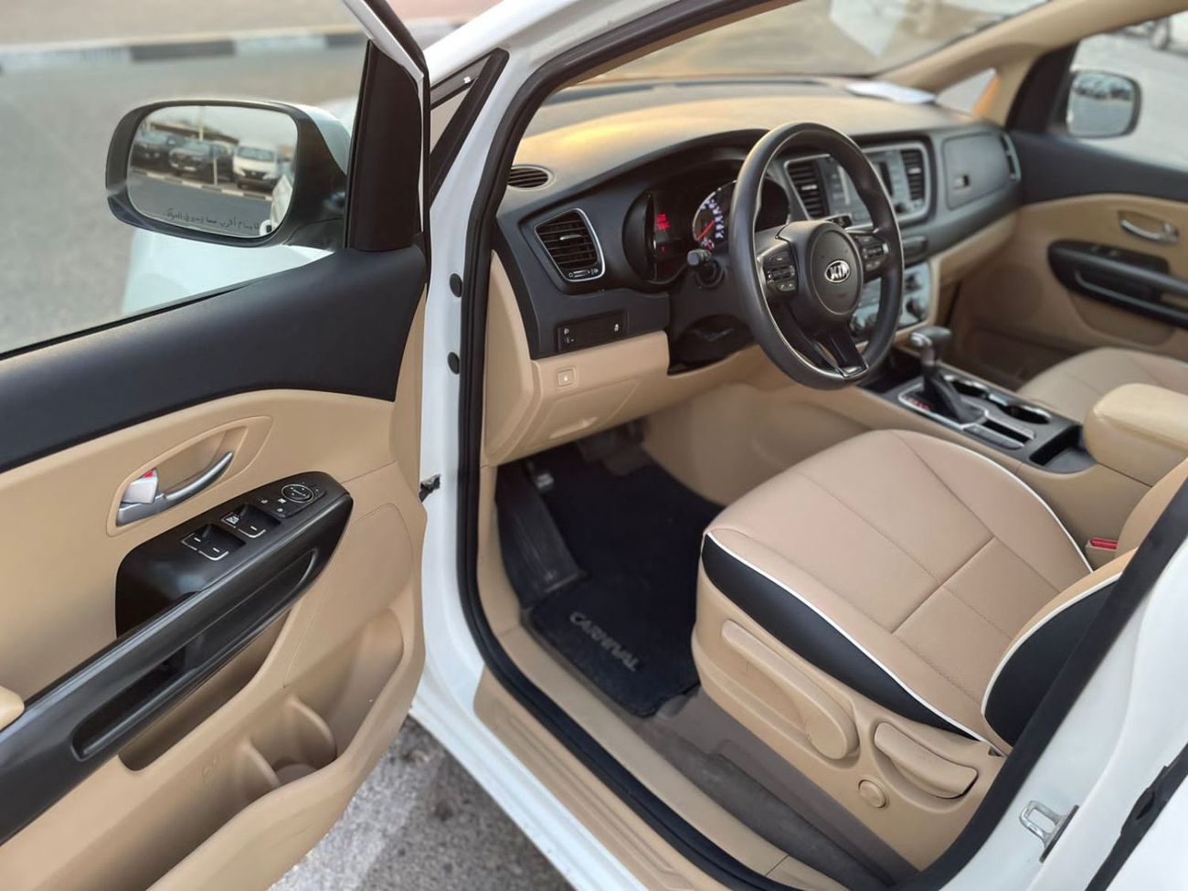 Kia Grand Carnival 2020 Kia Grand Carnival – GCC Specs – 7 Leather Seats – Rear Sensors – No Accident
